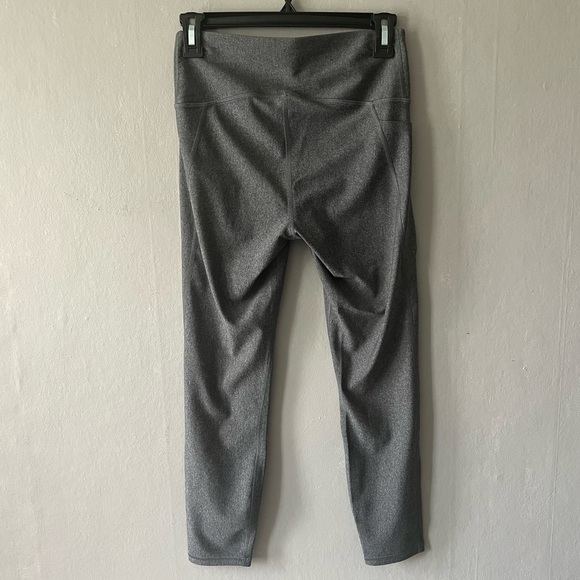 🛍️Under Armour Cropped Leggings With Pockets Size Medium - Picture 4 of 5